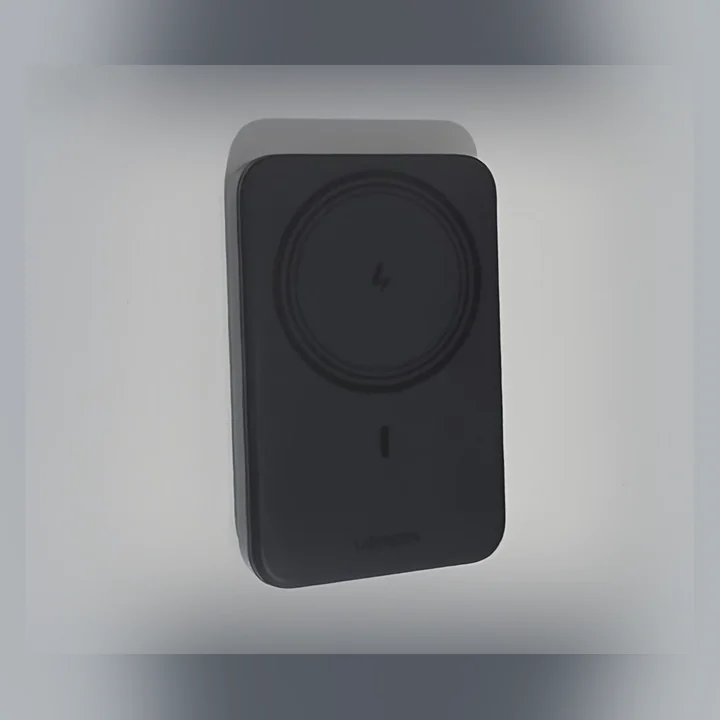 UGREEN Zapix magnetisk powerbank sedd uppifrån med magnetringen synlig